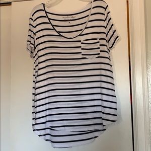 Hollister v-neck tee